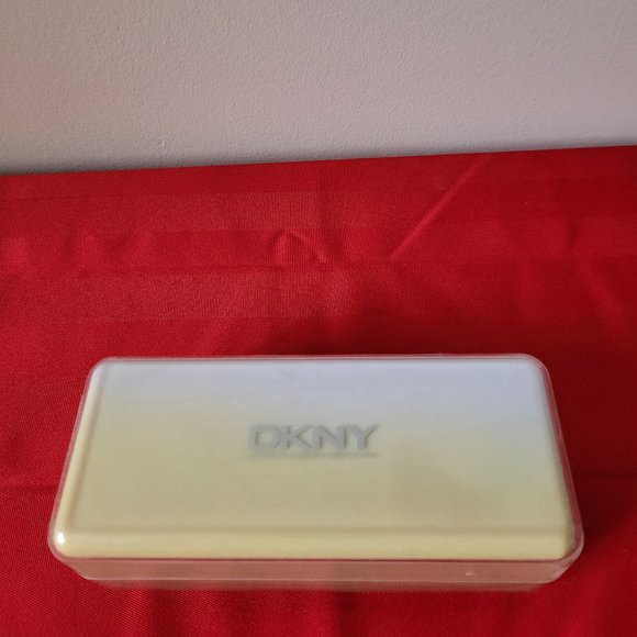 VINTAGE 1980'S, DKNY SUN GLASSES, MINT CONDITION!!! - Picture 6 of 6